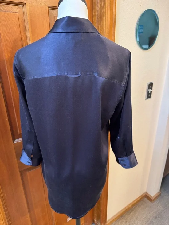 L'AGENCE Navy Satin Button-Down Blouse Size SP - Picture 6 of 9